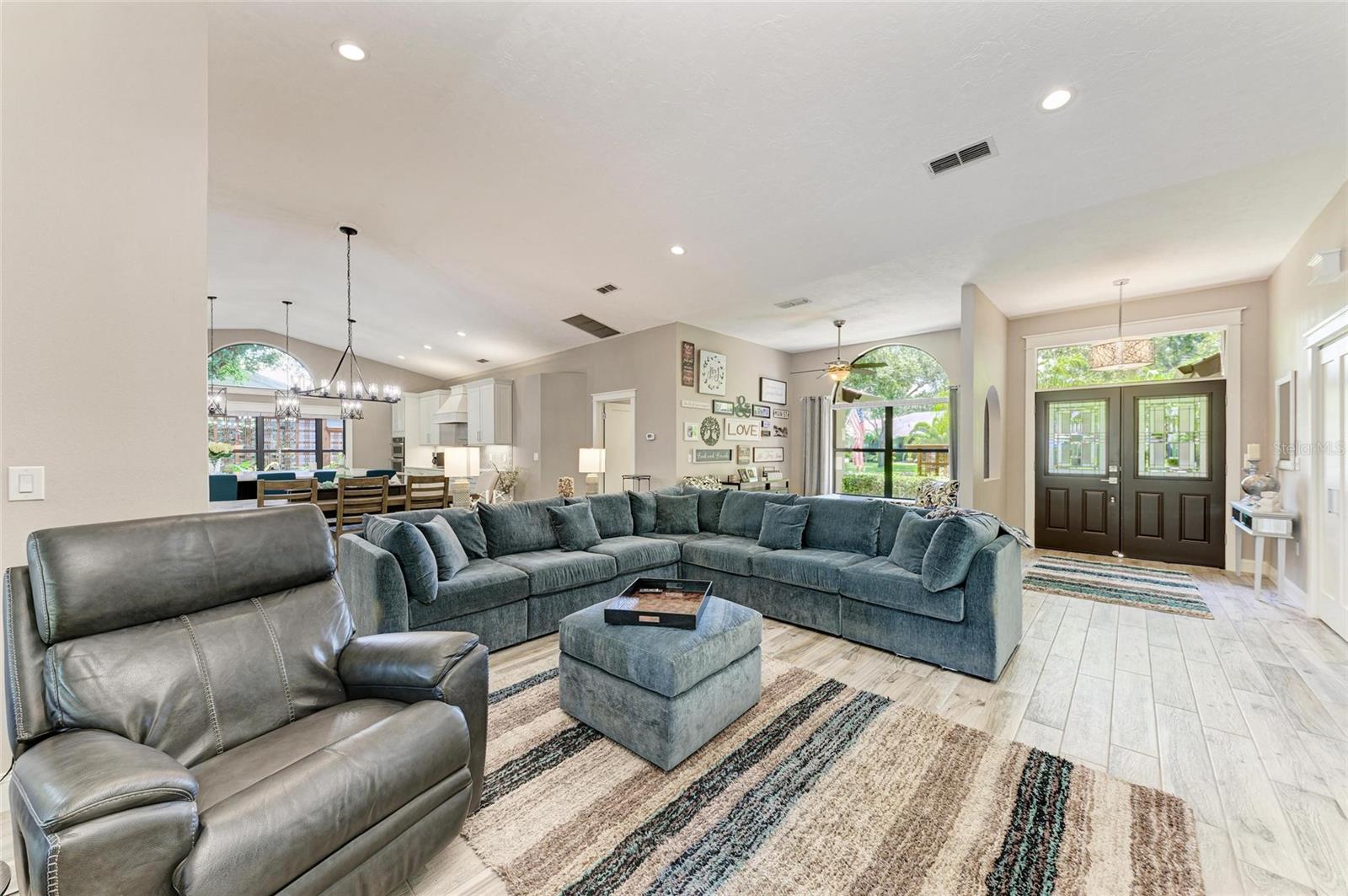Image 12 of 69 For 8416 Palm Lakes Court