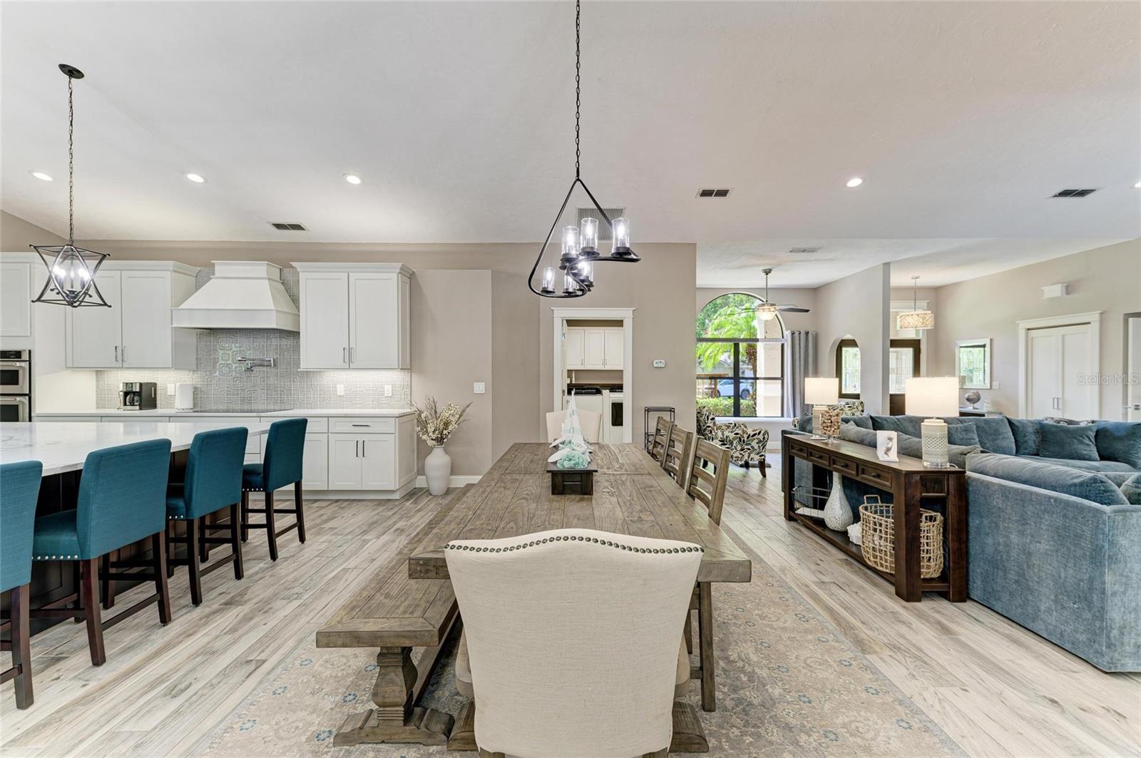 Image 18 of 69 For 8416 Palm Lakes Court