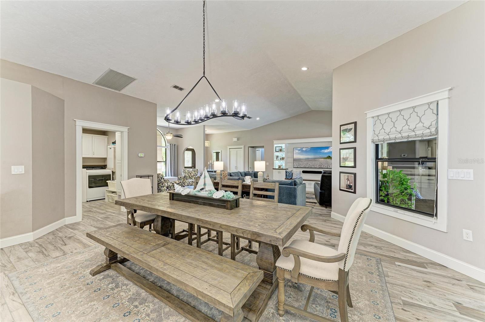 Image 19 of 69 For 8416 Palm Lakes Court