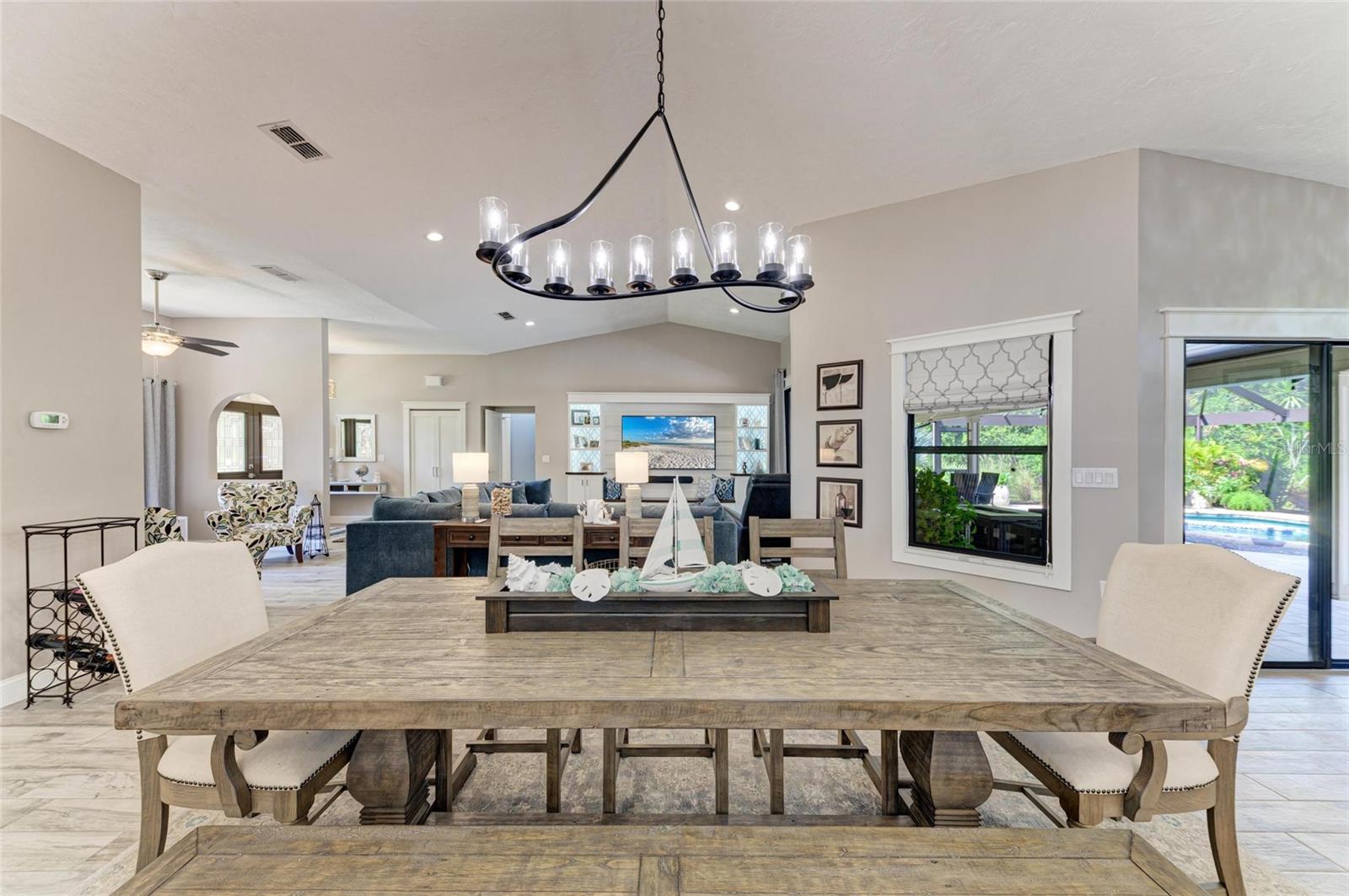 Image 20 of 69 For 8416 Palm Lakes Court