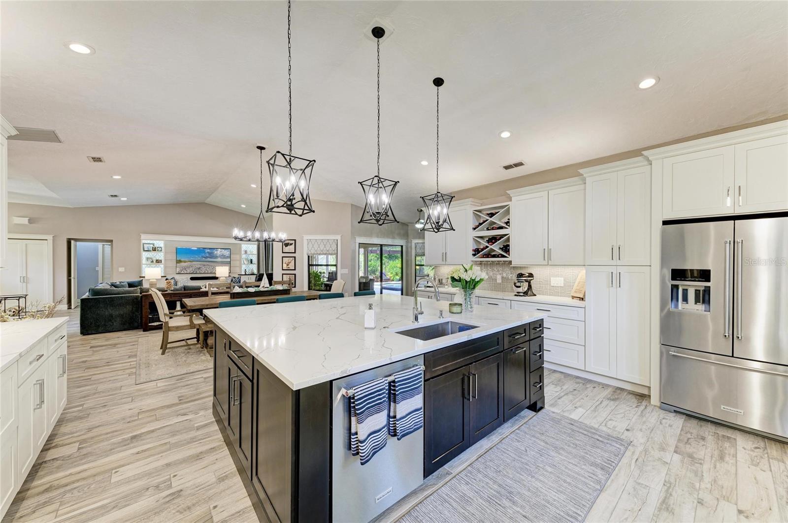 Image 26 of 69 For 8416 Palm Lakes Court