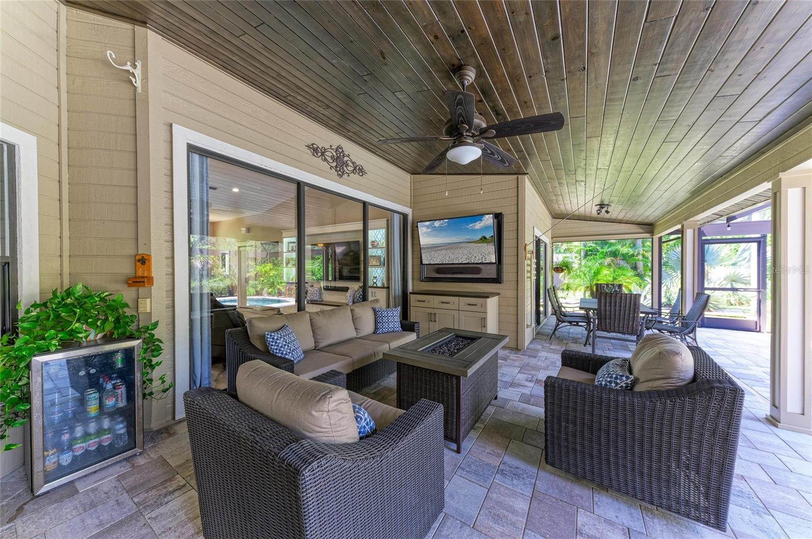 Image 49 of 69 For 8416 Palm Lakes Court