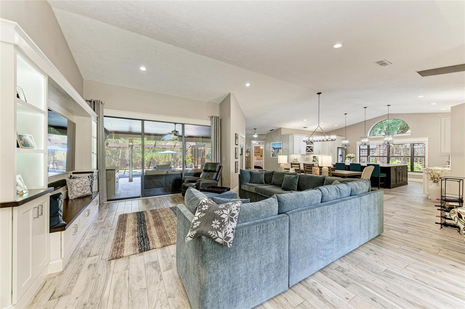 Image 7 of 69 For 8416 Palm Lakes Court