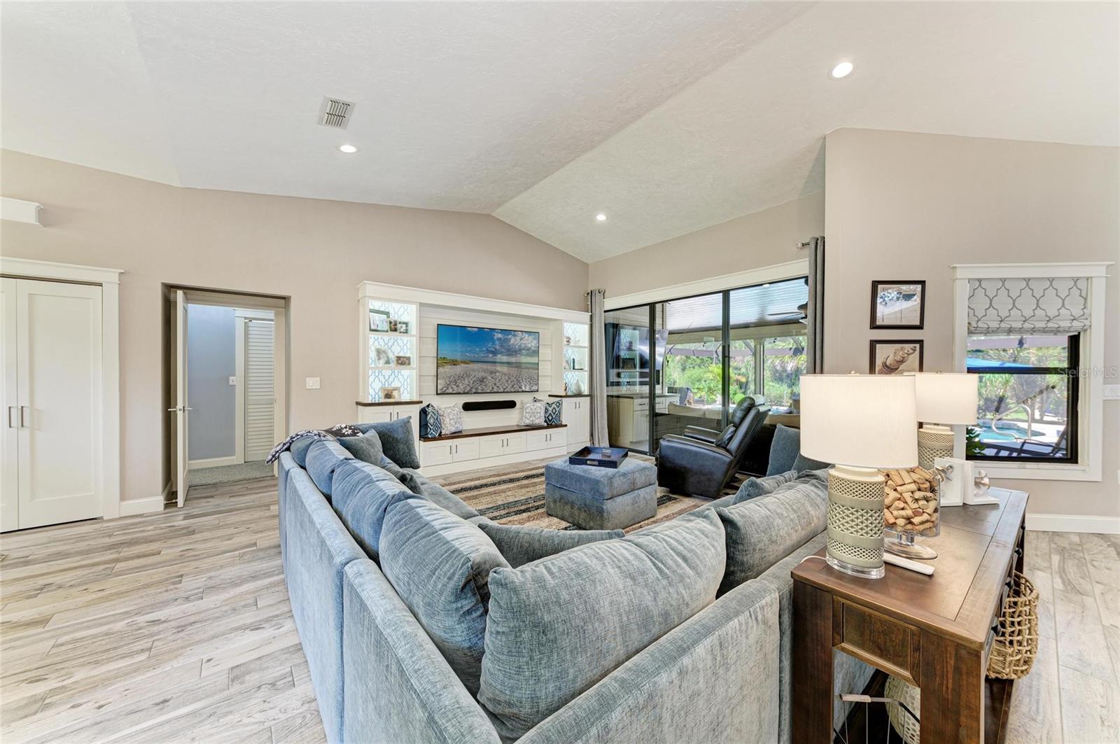 Image 9 of 69 For 8416 Palm Lakes Court