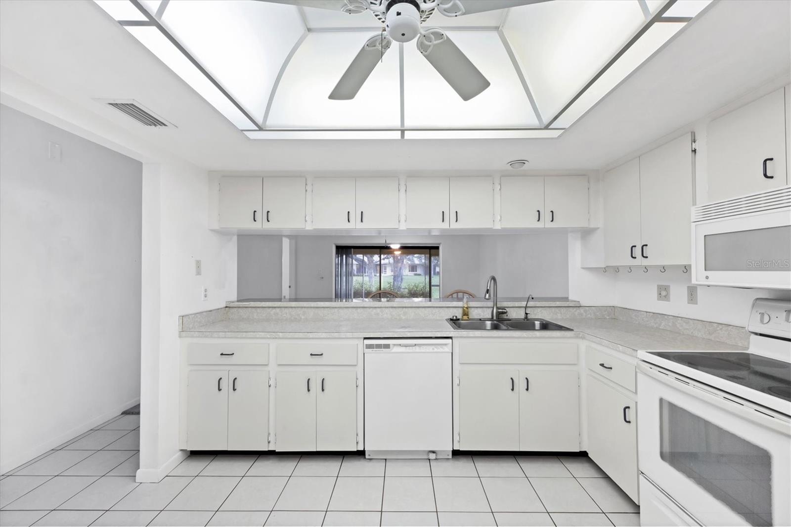 Image 18 of 48 For 3909 Center Gate Circle 5