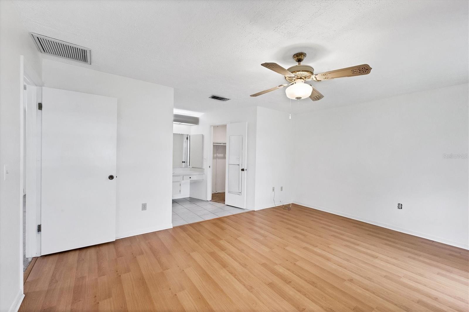 Image 21 of 48 For 3909 Center Gate Circle 5