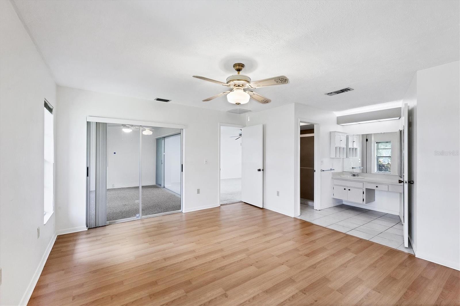 Image 22 of 48 For 3909 Center Gate Circle 5