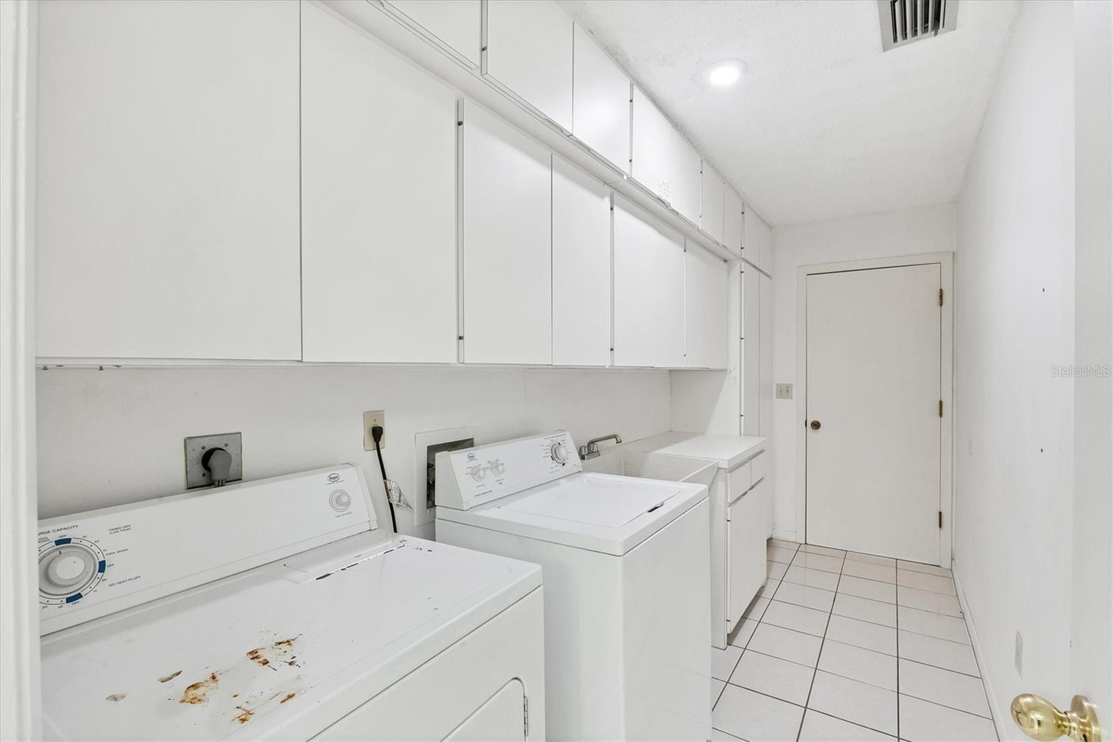 Image 36 of 48 For 3909 Center Gate Circle 5