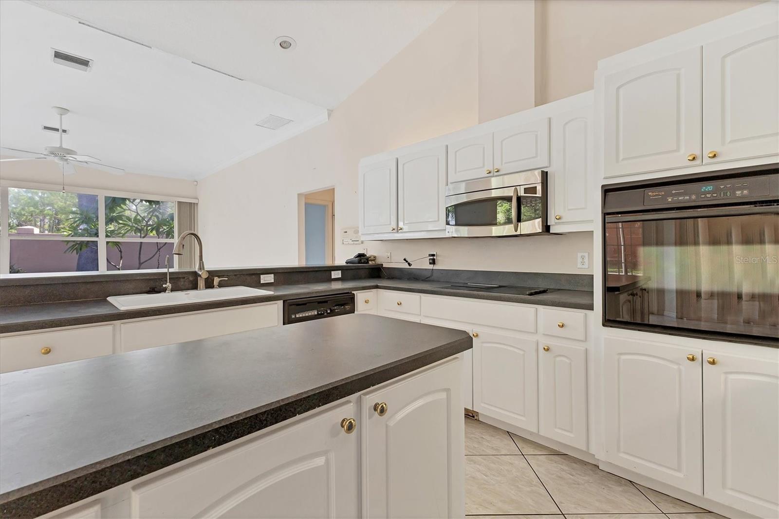 Image 16 of 37 For 4852 Jacaranda Heights Drive