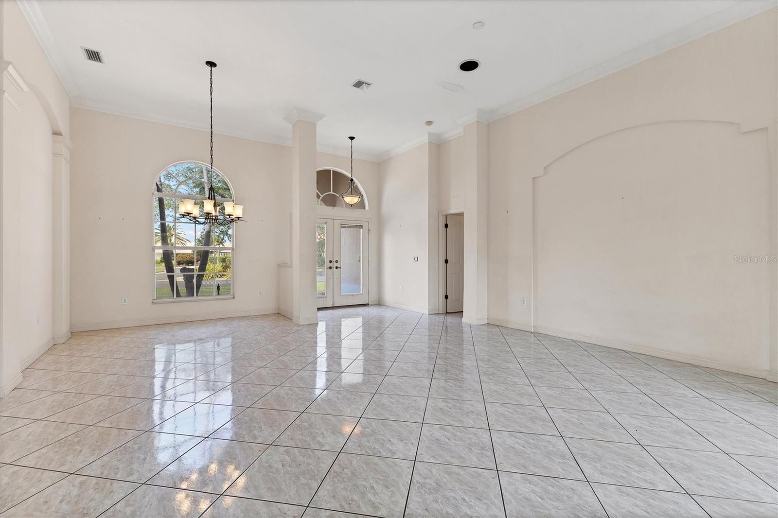 Image 4 of 37 For 4852 Jacaranda Heights Drive