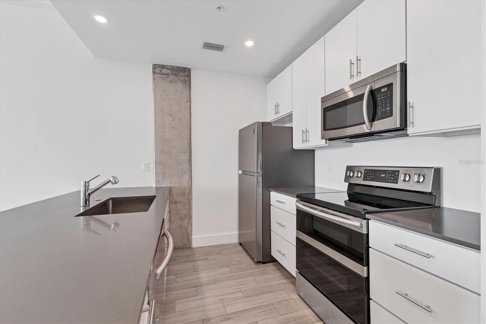 Image 10 of 27 For 332 Cocoanut Avenue 507