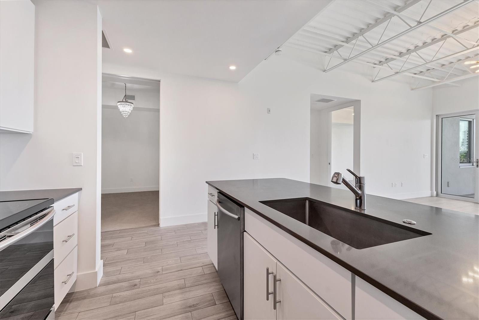 Image 11 of 27 For 332 Cocoanut Avenue 507
