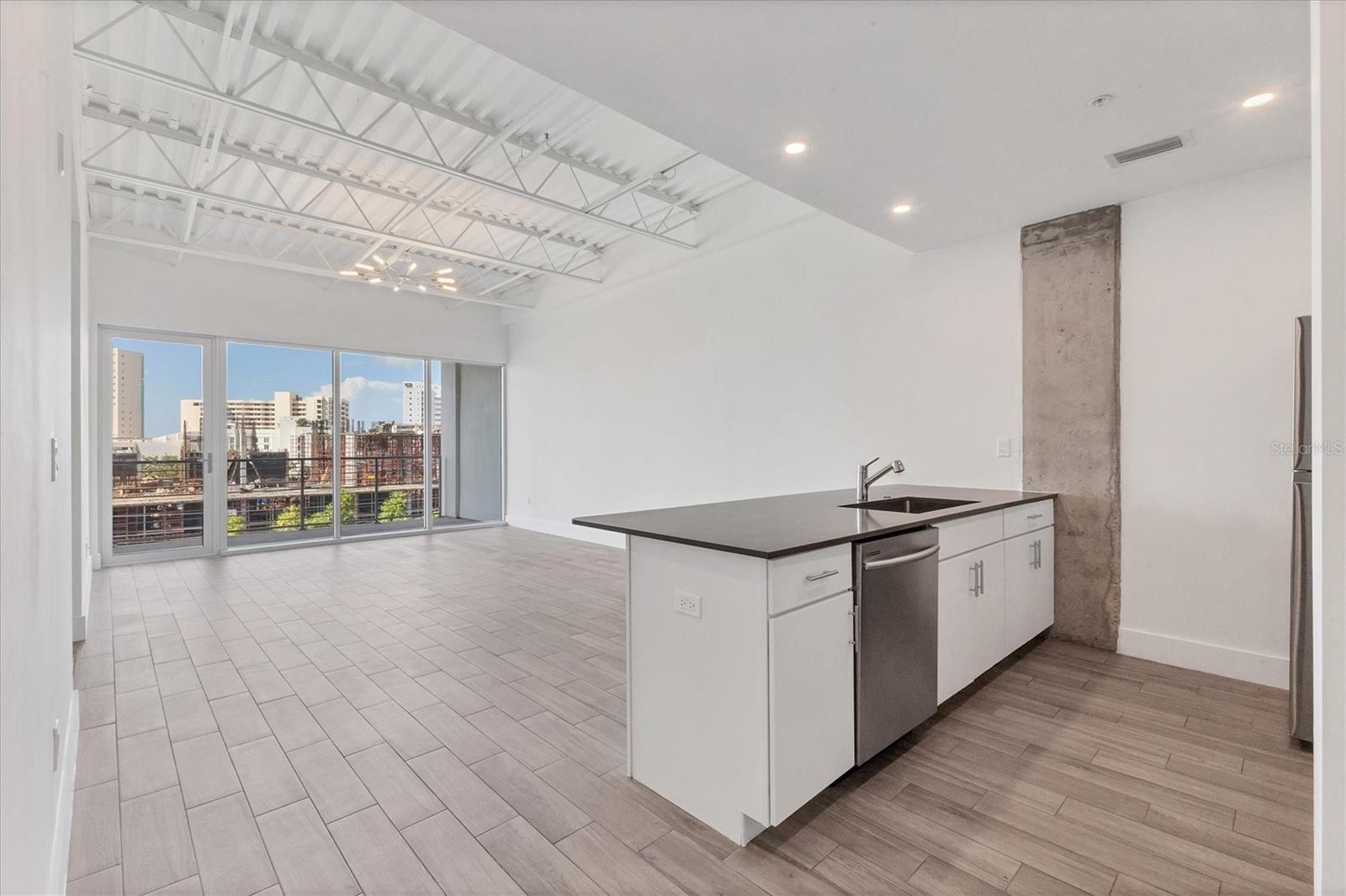 Image 12 of 27 For 332 Cocoanut Avenue 507