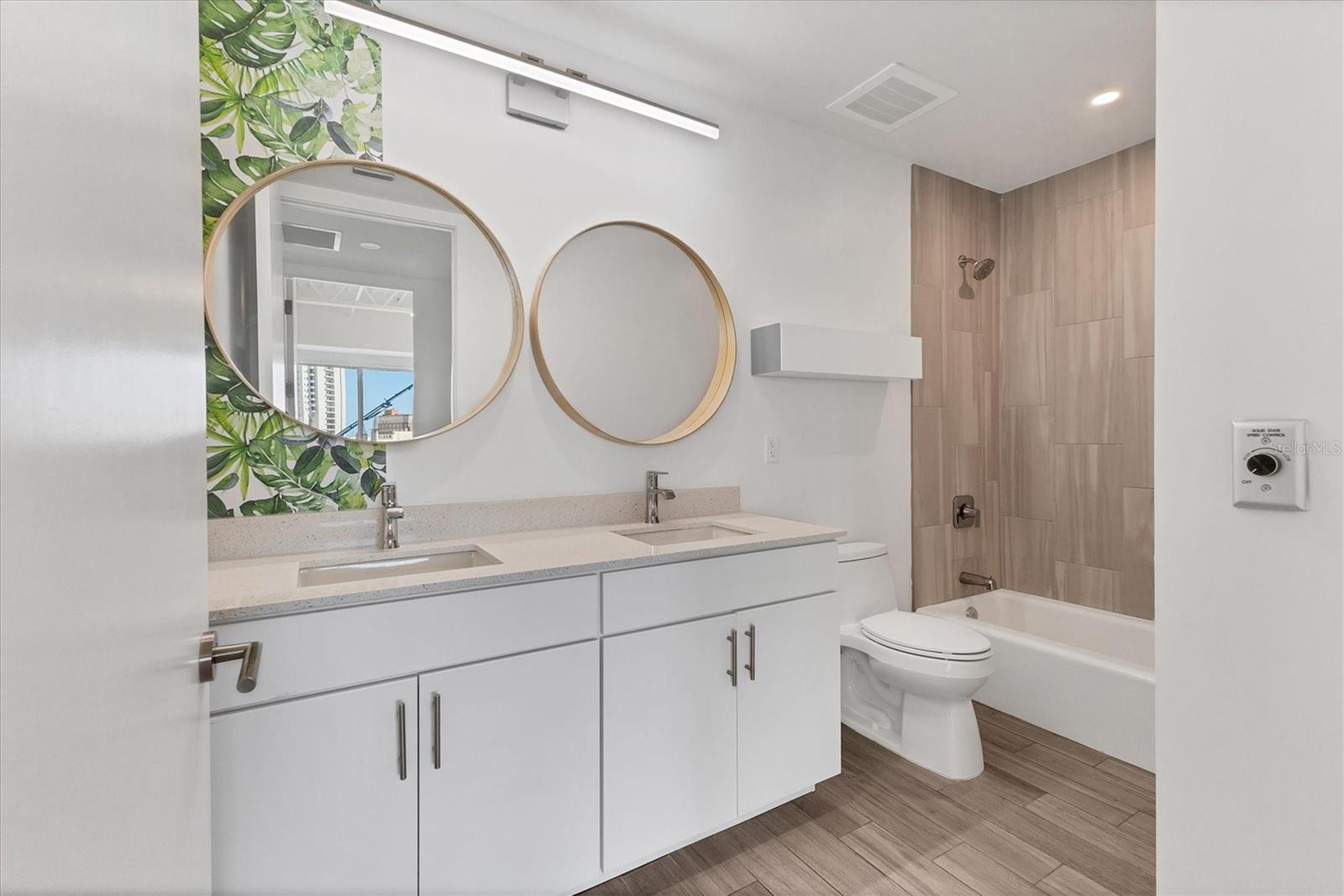 Image 16 of 27 For 332 Cocoanut Avenue 507