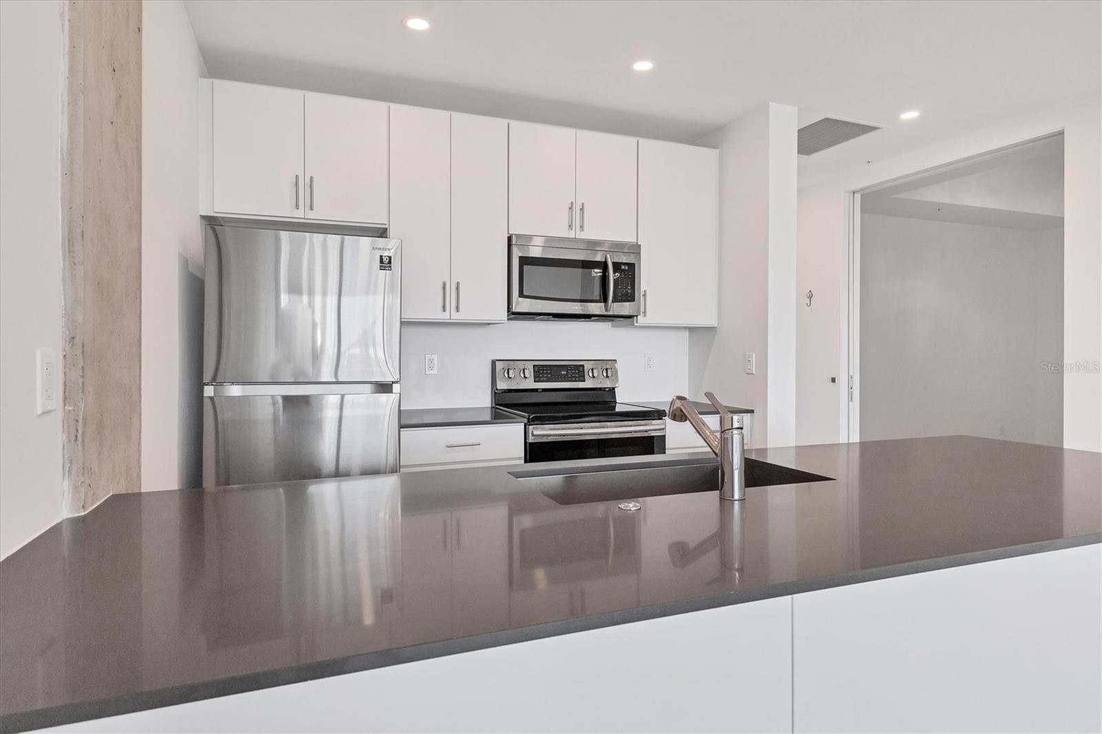 Image 9 of 27 For 332 Cocoanut Avenue 507