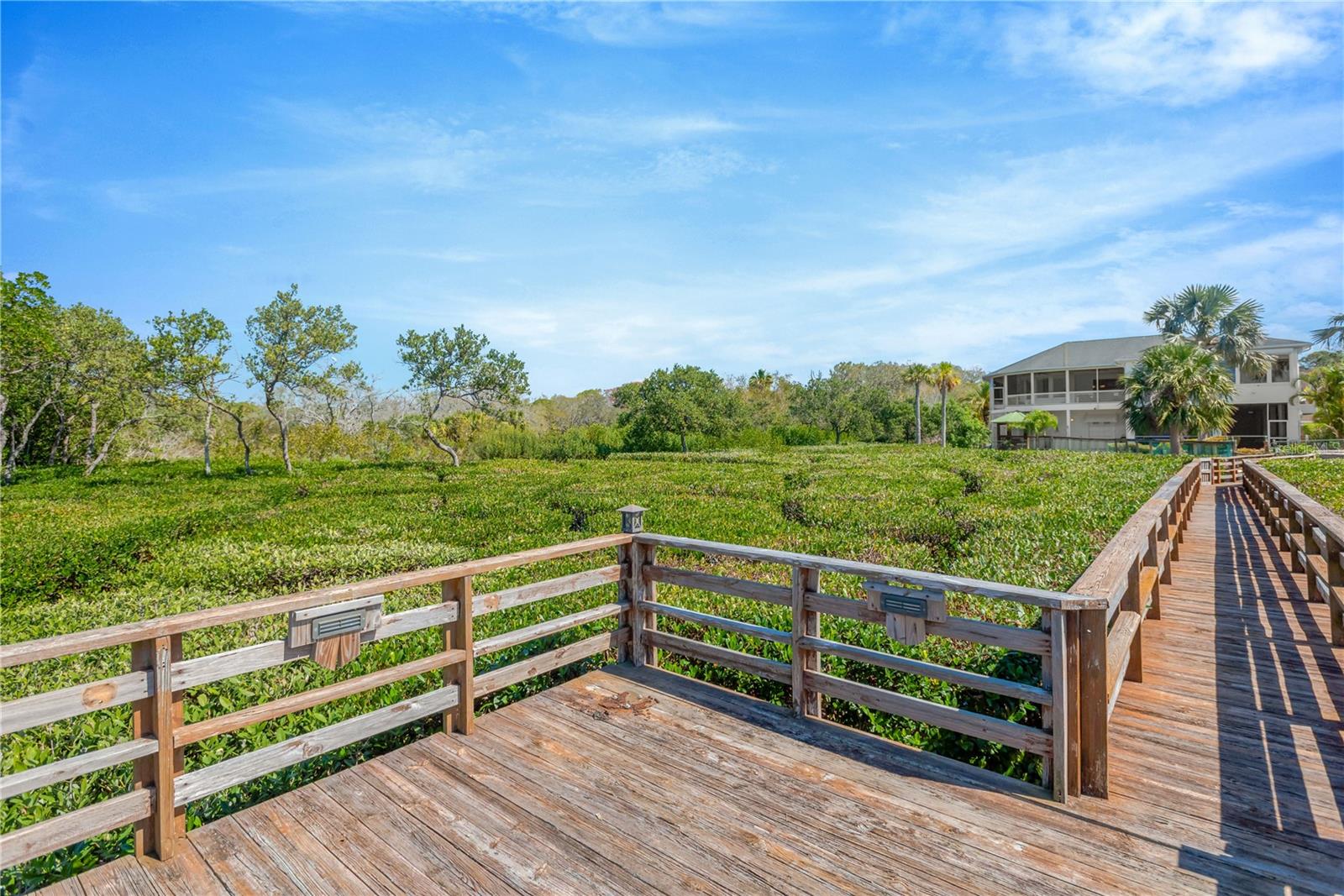 Listing photo id 9 for 511 Seaview Drive