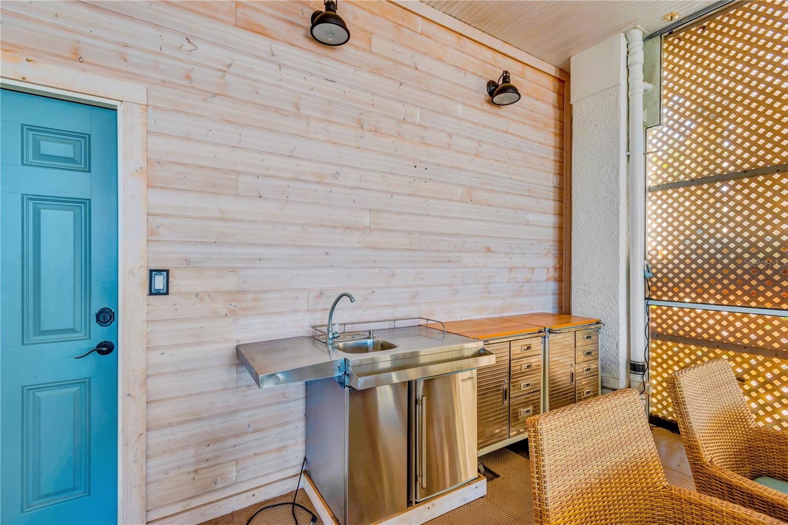 Listing photo id 11 for 511 Seaview Drive
