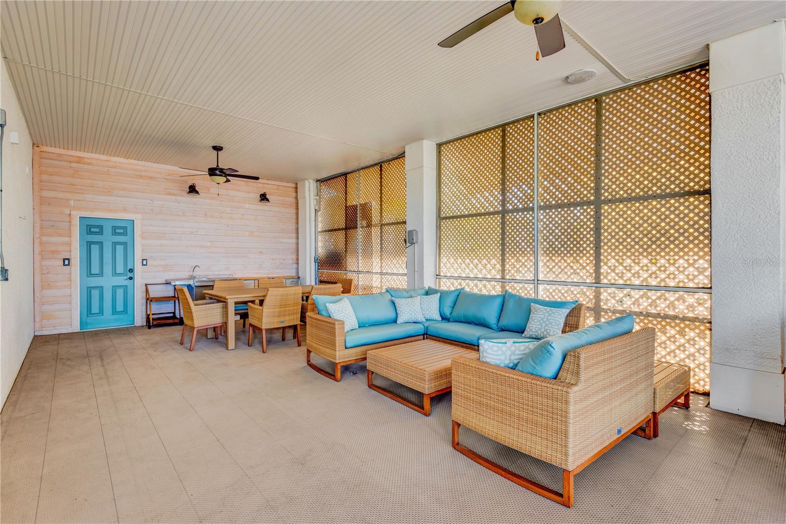 Listing photo id 12 for 511 Seaview Drive