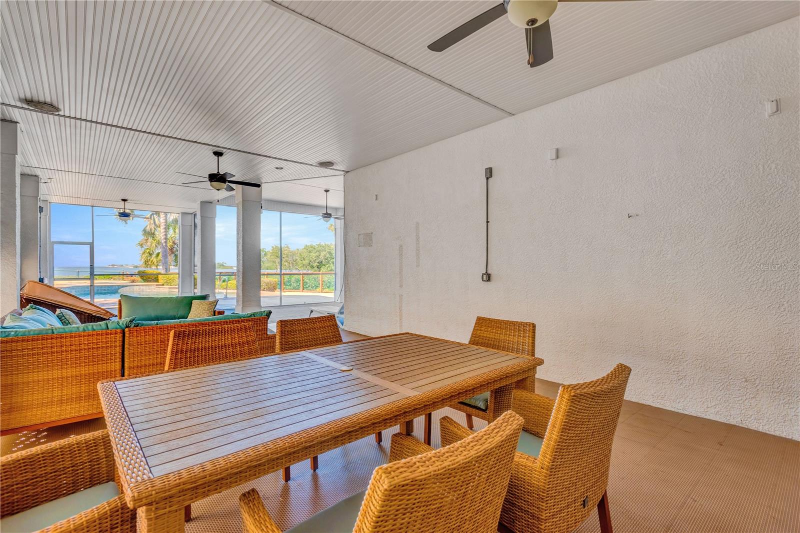 Listing photo id 15 for 511 Seaview Drive