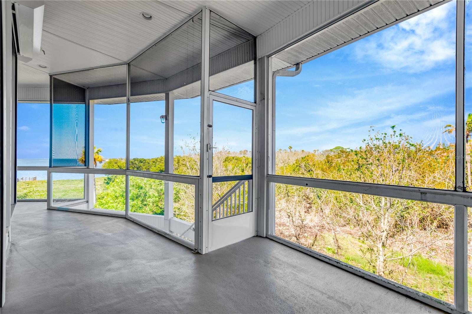 Listing photo id 20 for 511 Seaview Drive