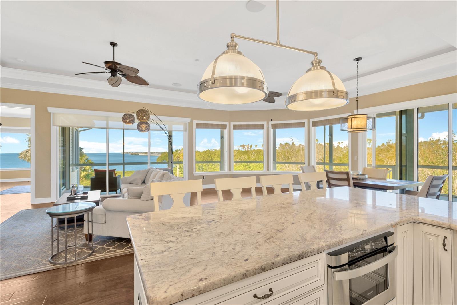 Listing photo id 28 for 511 Seaview Drive