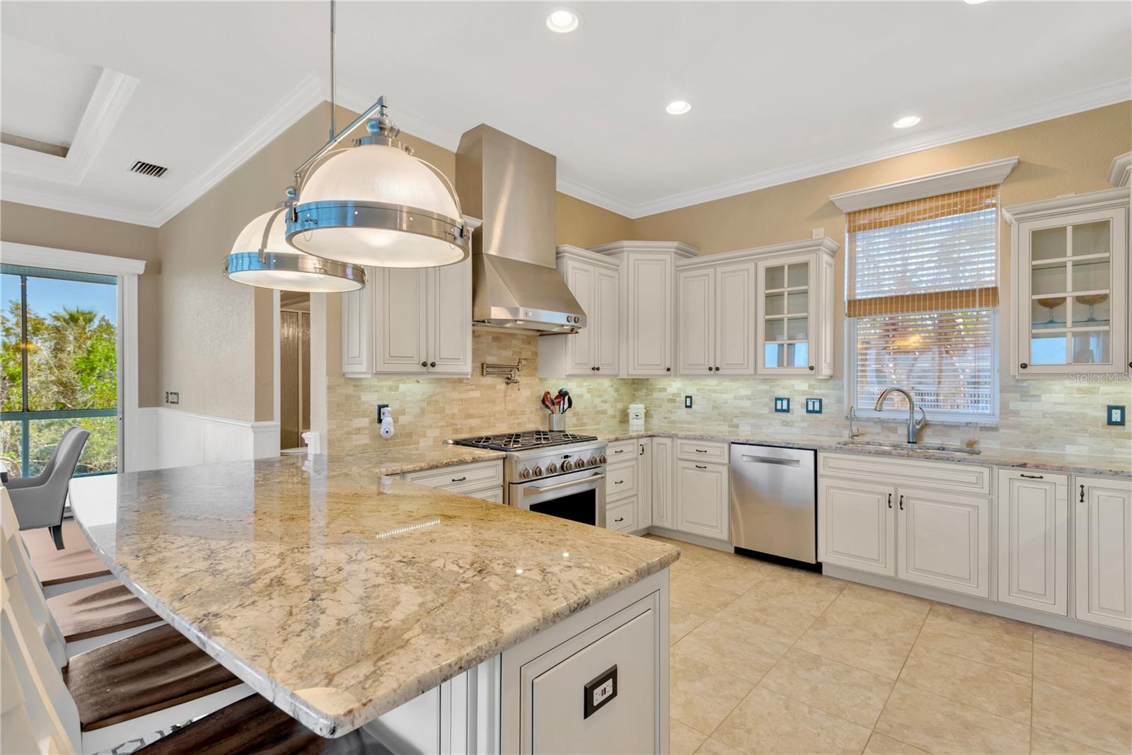 Listing photo id 31 for 511 Seaview Drive