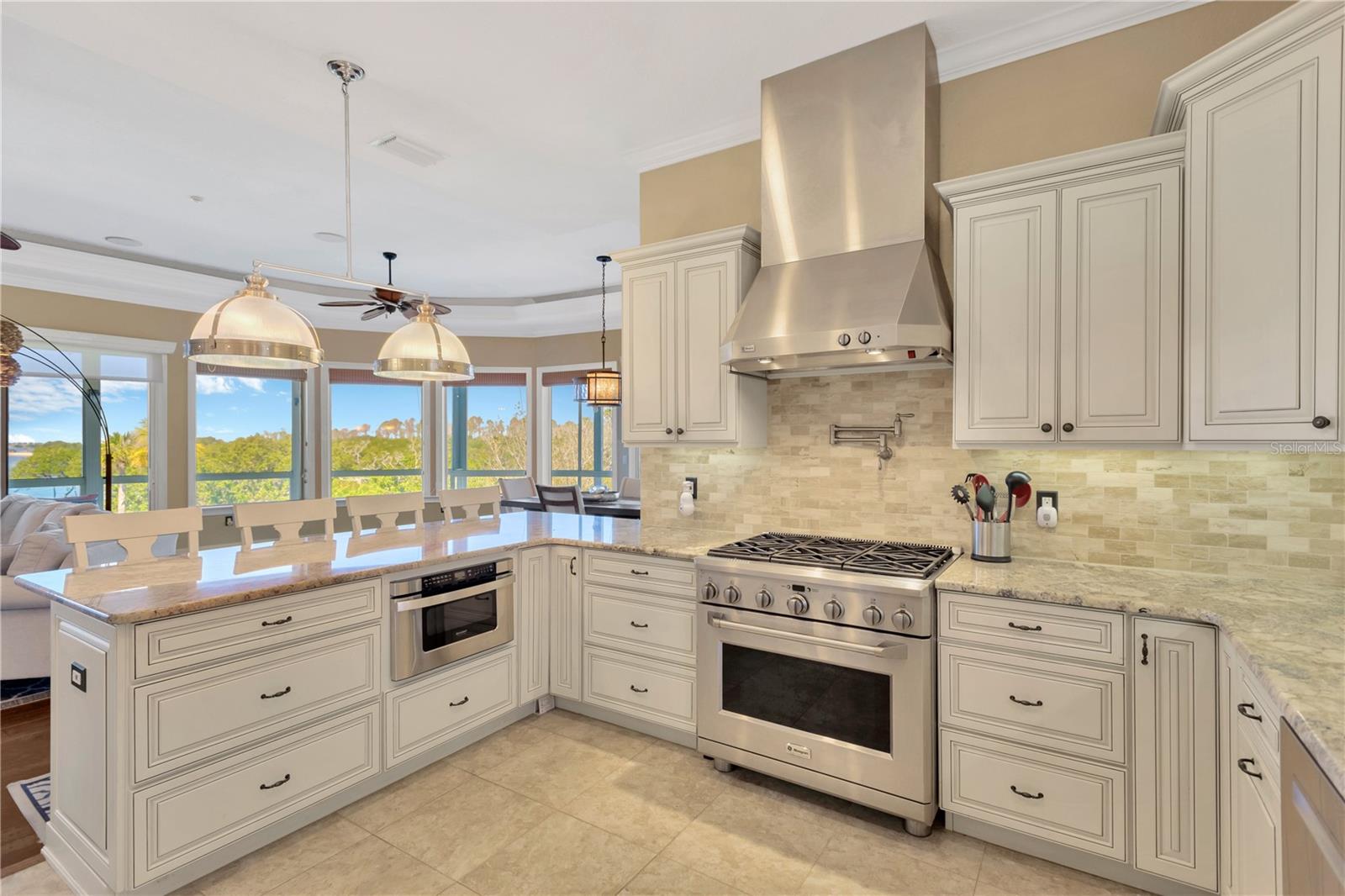 Listing photo id 33 for 511 Seaview Drive