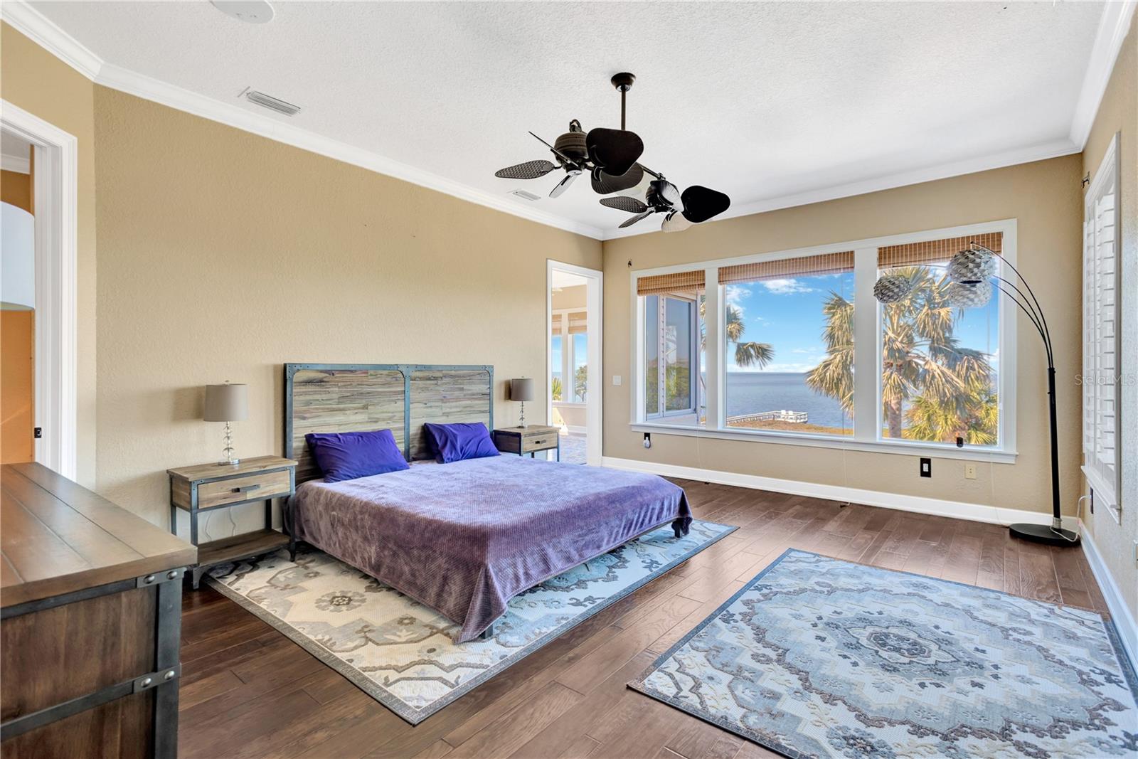 Listing photo id 37 for 511 Seaview Drive