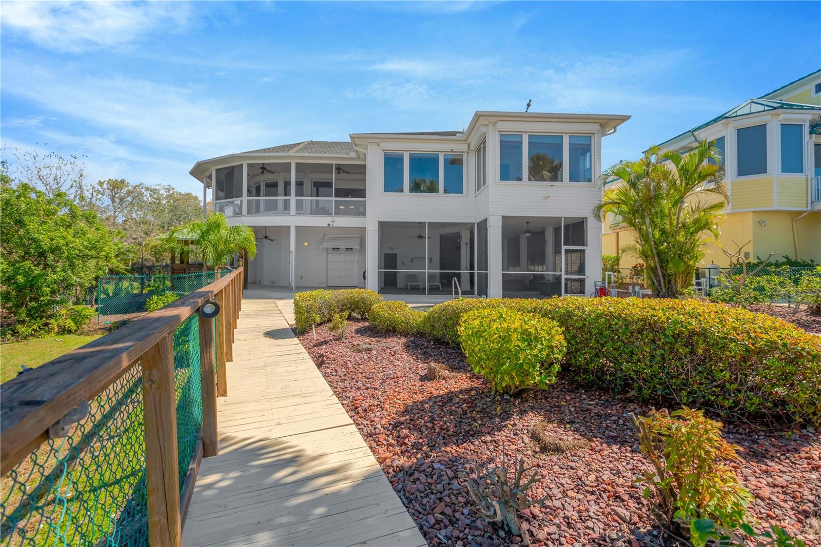 Listing photo id 2 for 511 Seaview Drive