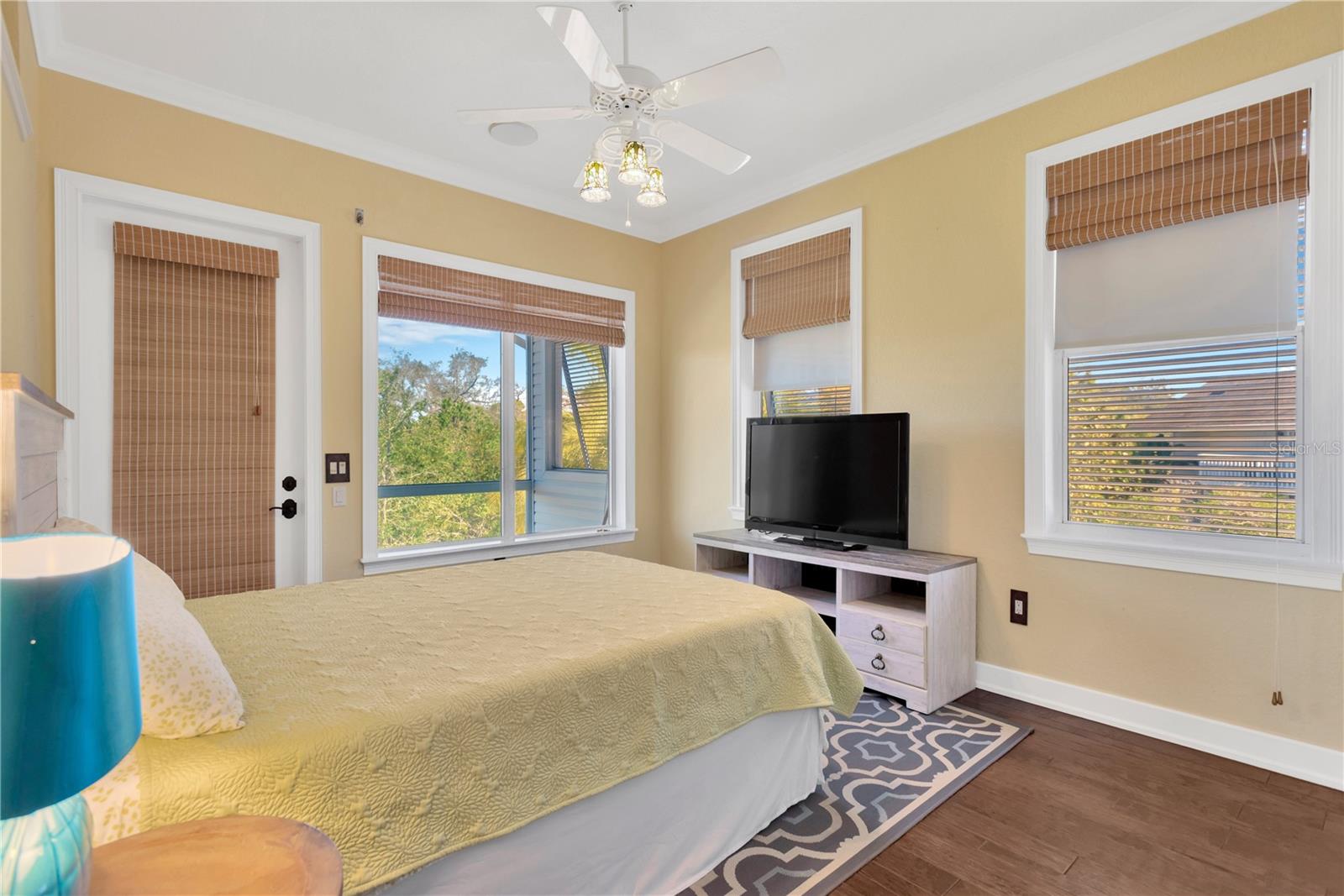 Listing photo id 43 for 511 Seaview Drive