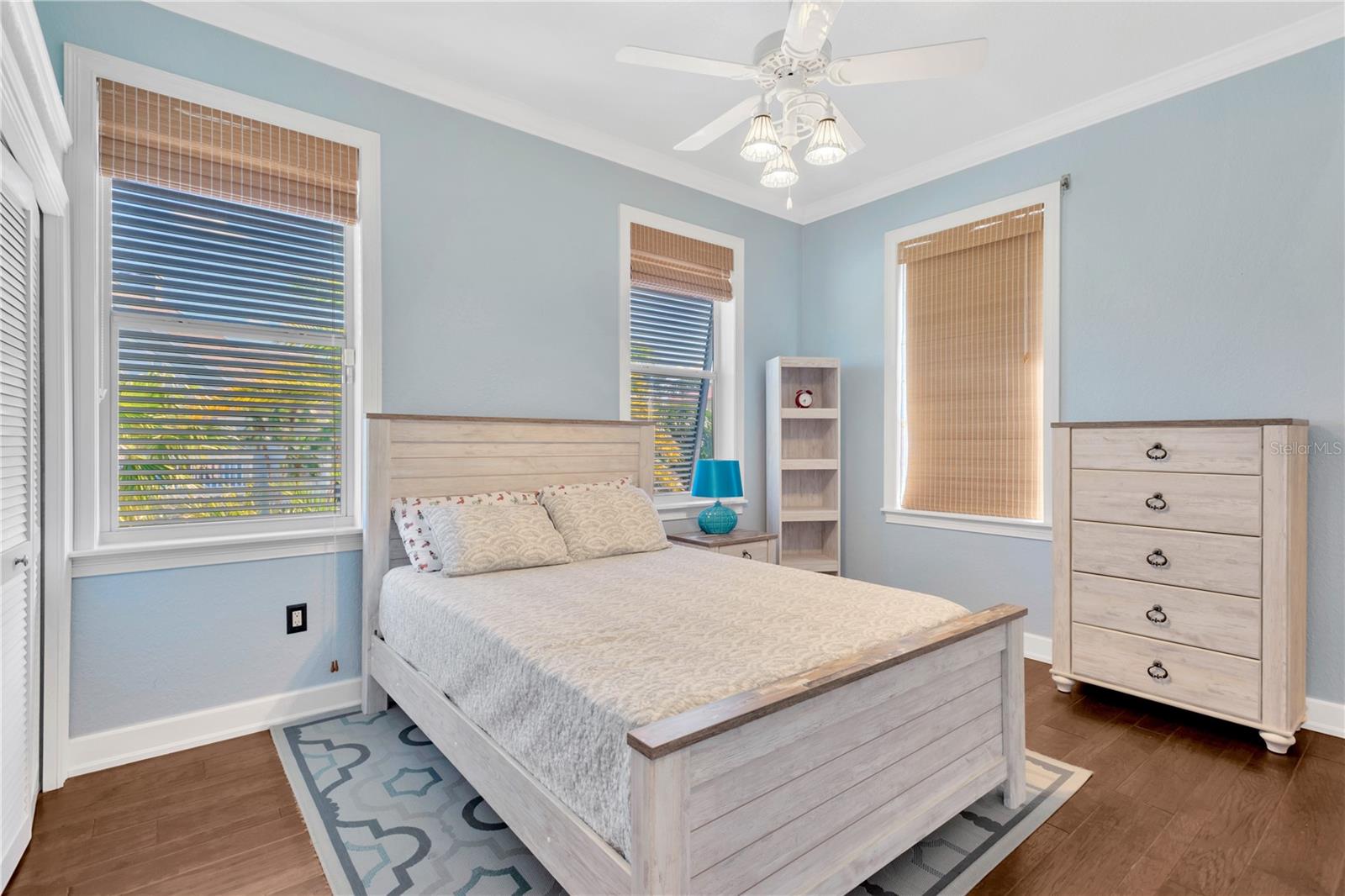 Listing photo id 46 for 511 Seaview Drive