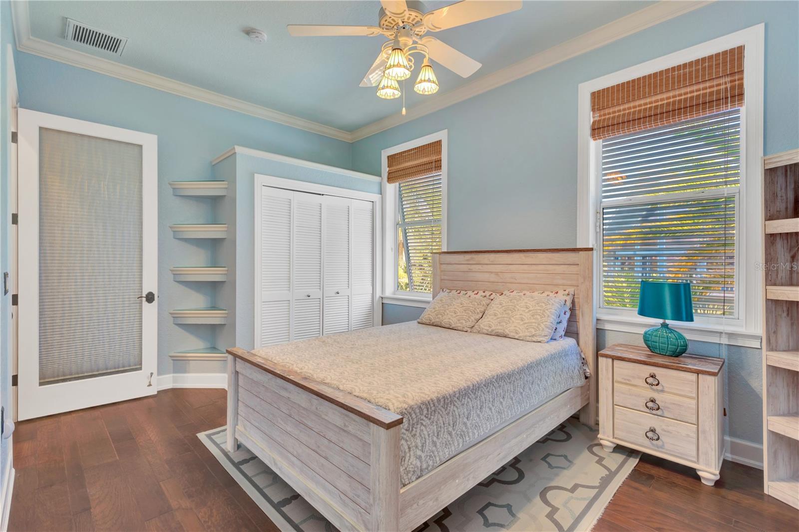 Listing photo id 47 for 511 Seaview Drive