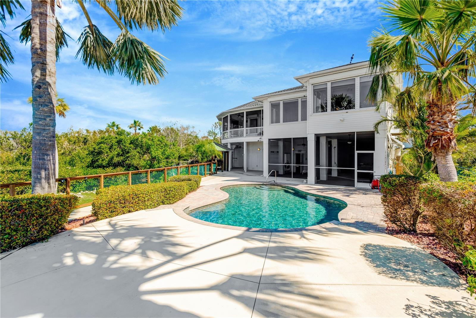 Listing photo id 4 for 511 Seaview Drive