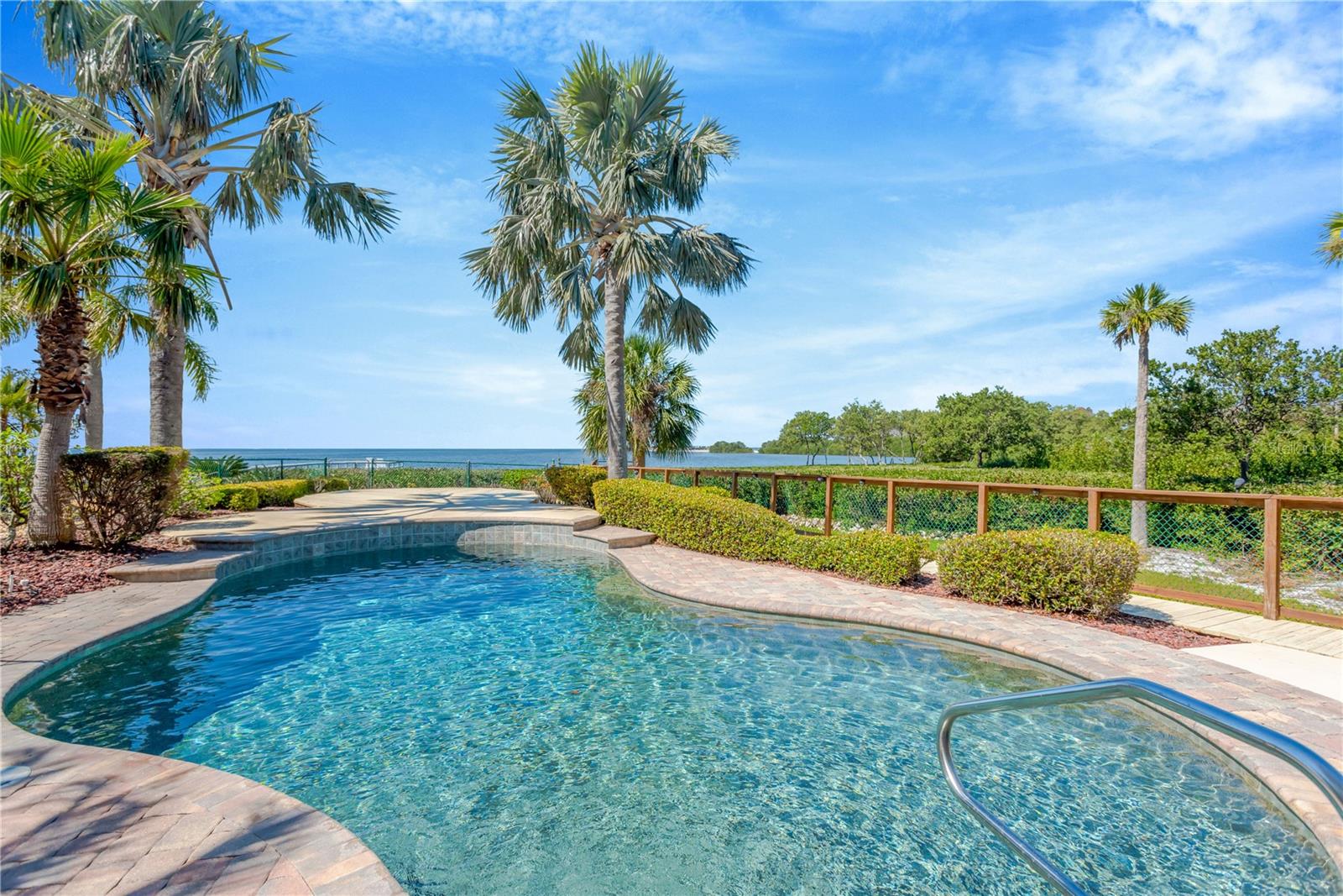 Listing photo id 6 for 511 Seaview Drive