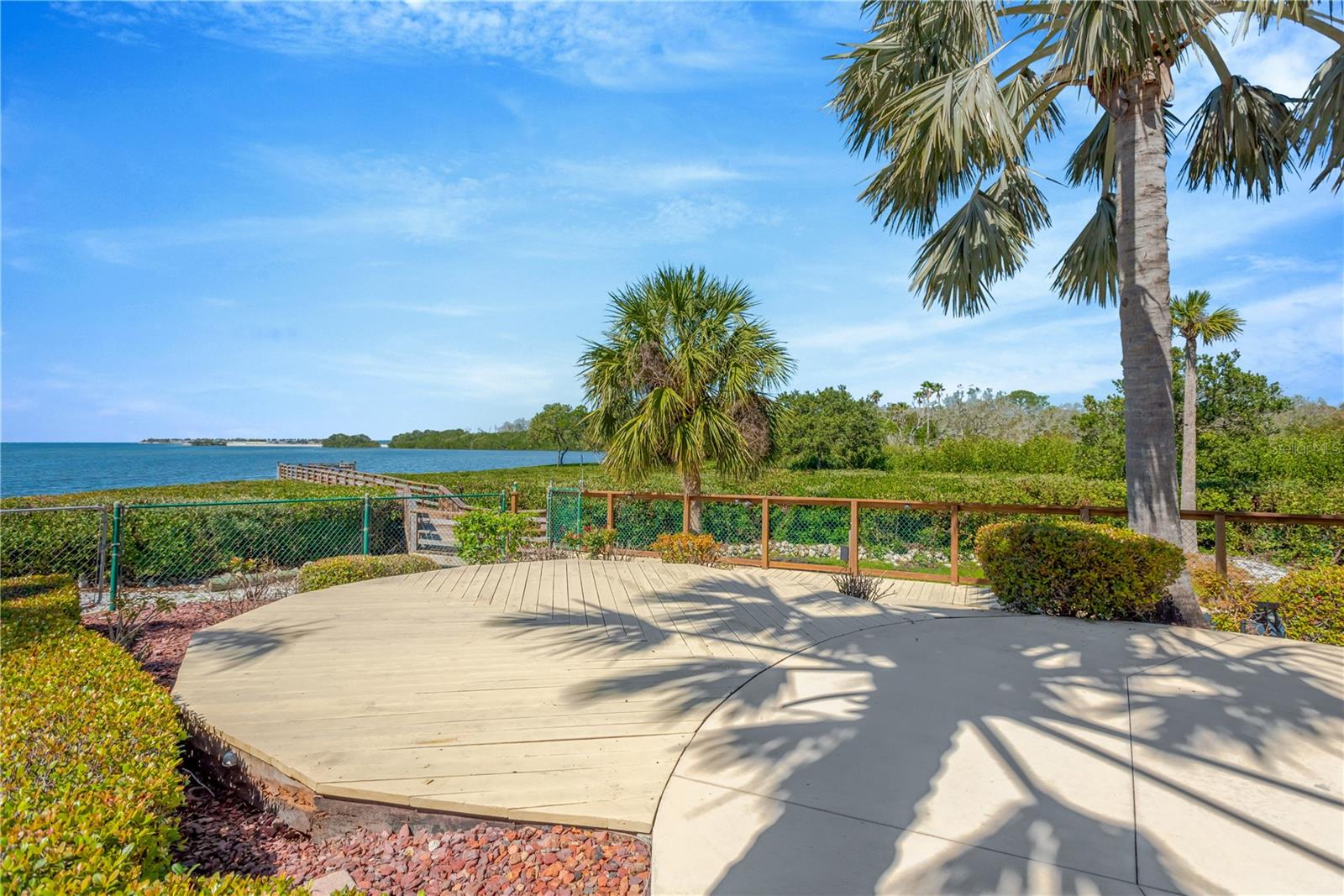 Listing photo id 7 for 511 Seaview Drive