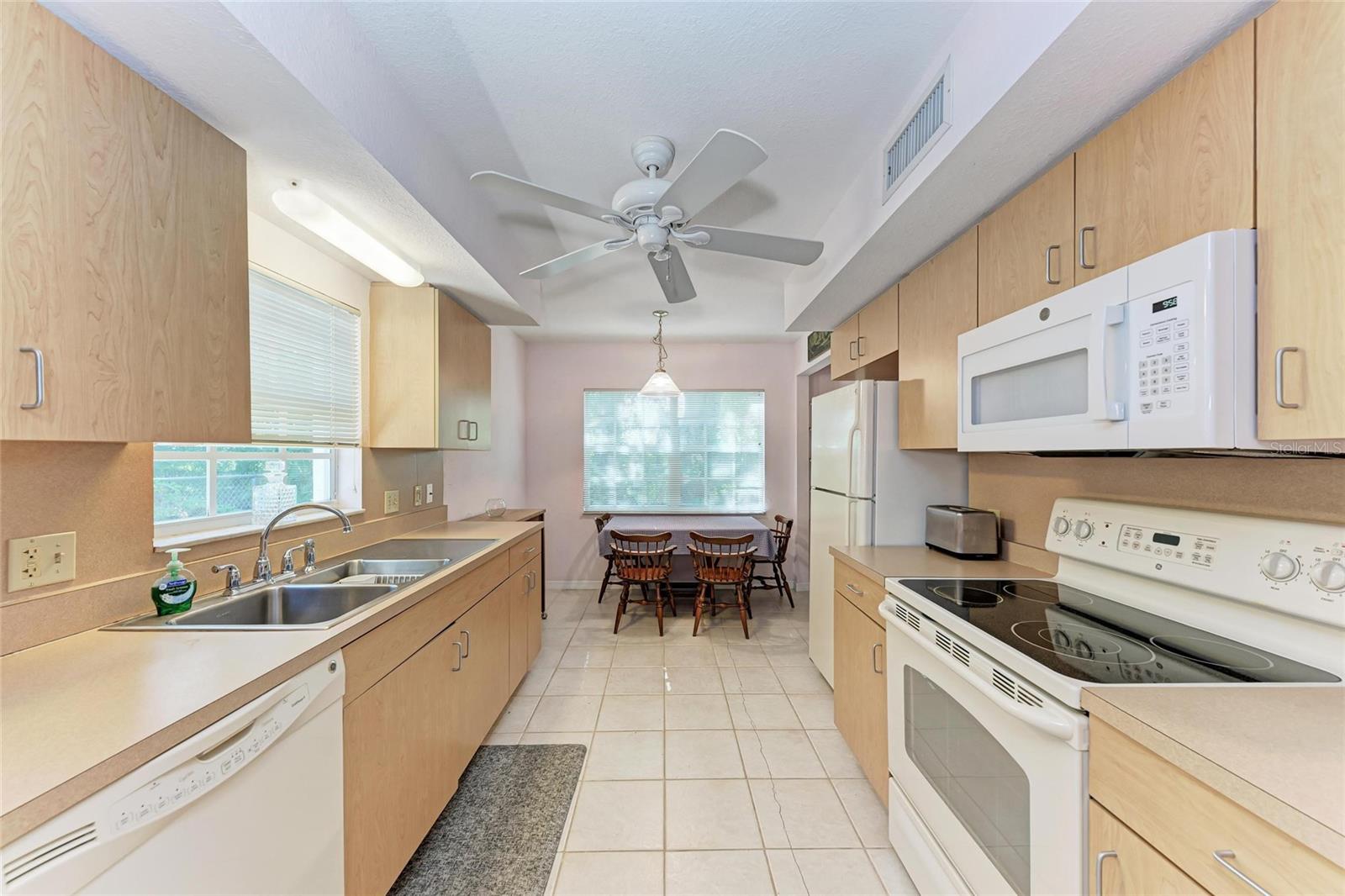 Image 18 of 100 For 514 Howard Court