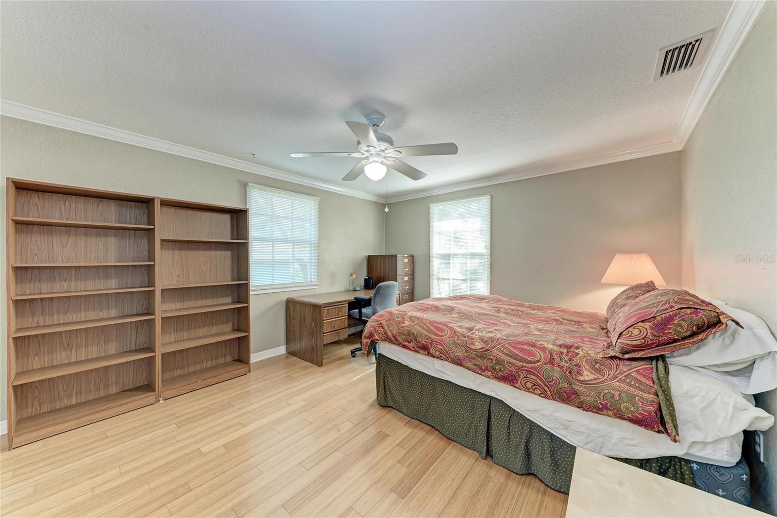 Image 34 of 100 For 514 Howard Court