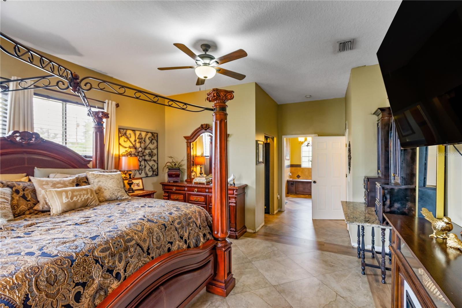Image 11 of 47 For 2408 51st Boulevard E
