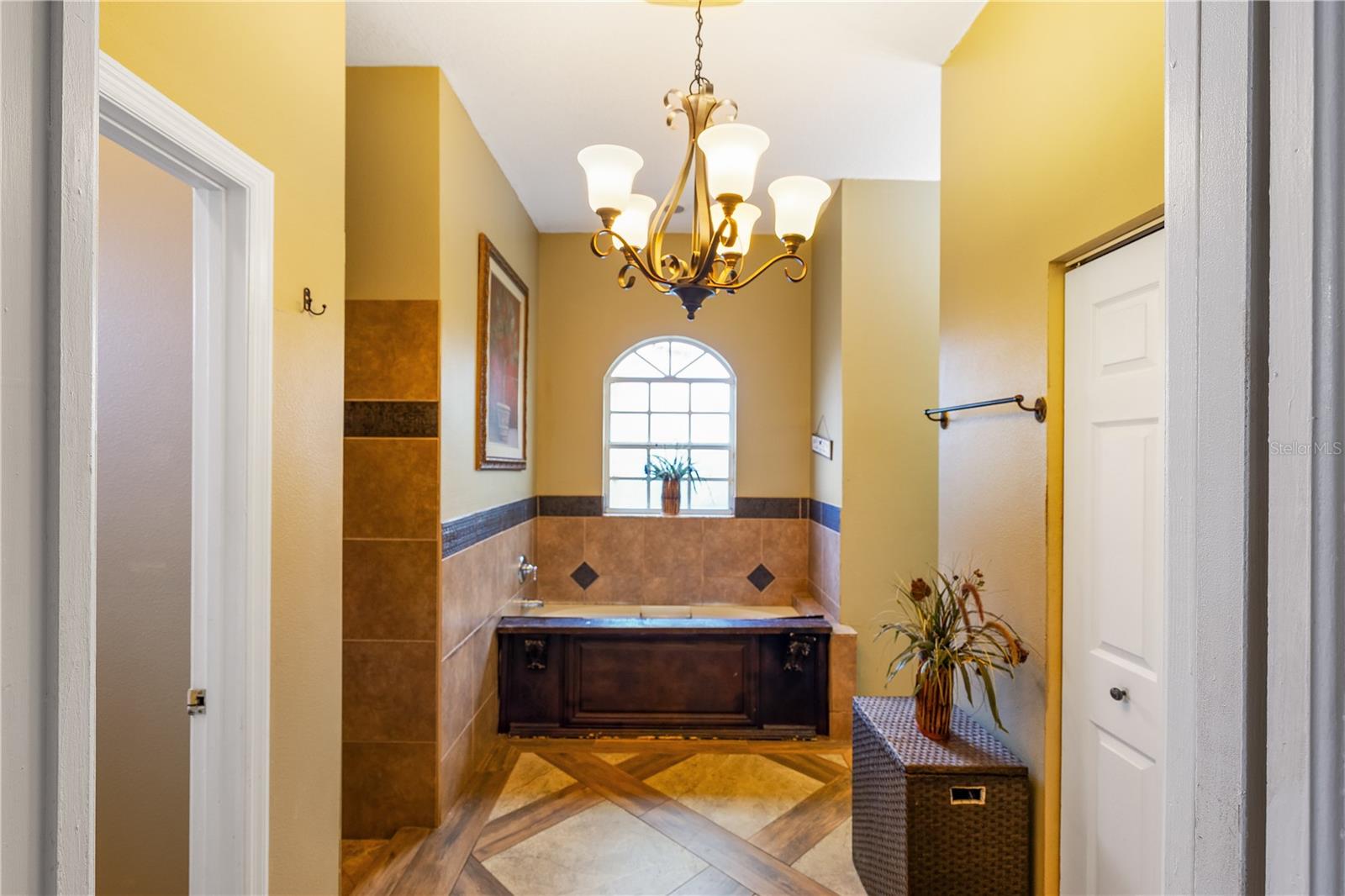 Image 12 of 47 For 2408 51st Boulevard E