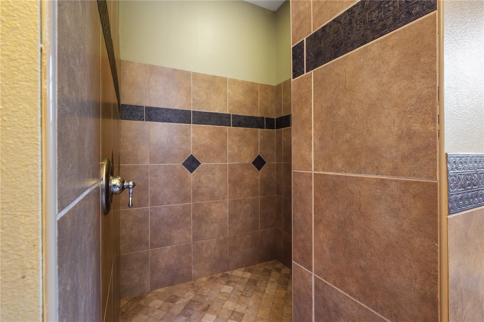 Image 14 of 47 For 2408 51st Boulevard E