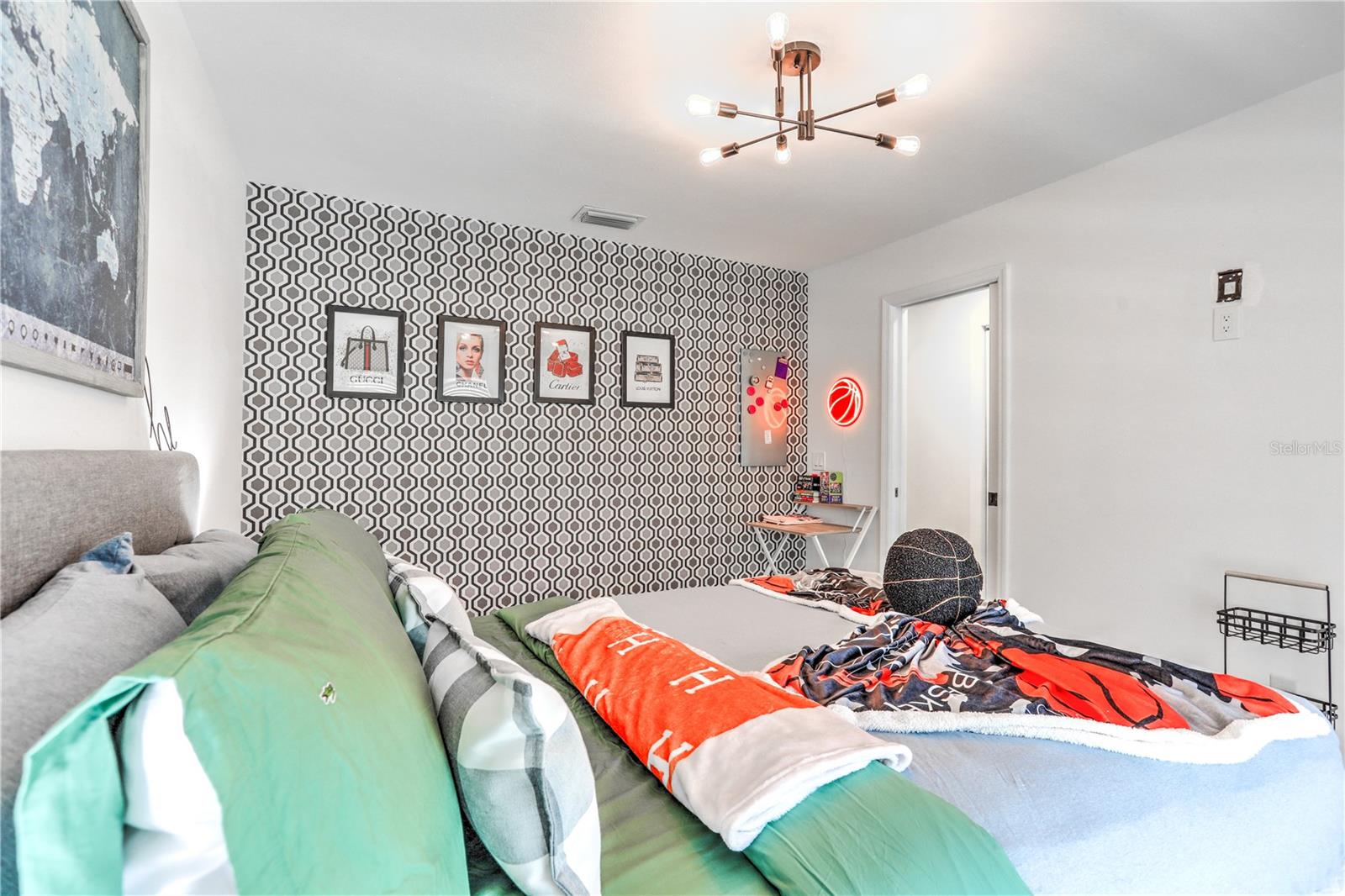 Image 60 of 76 For 6101 34th Street W 7c