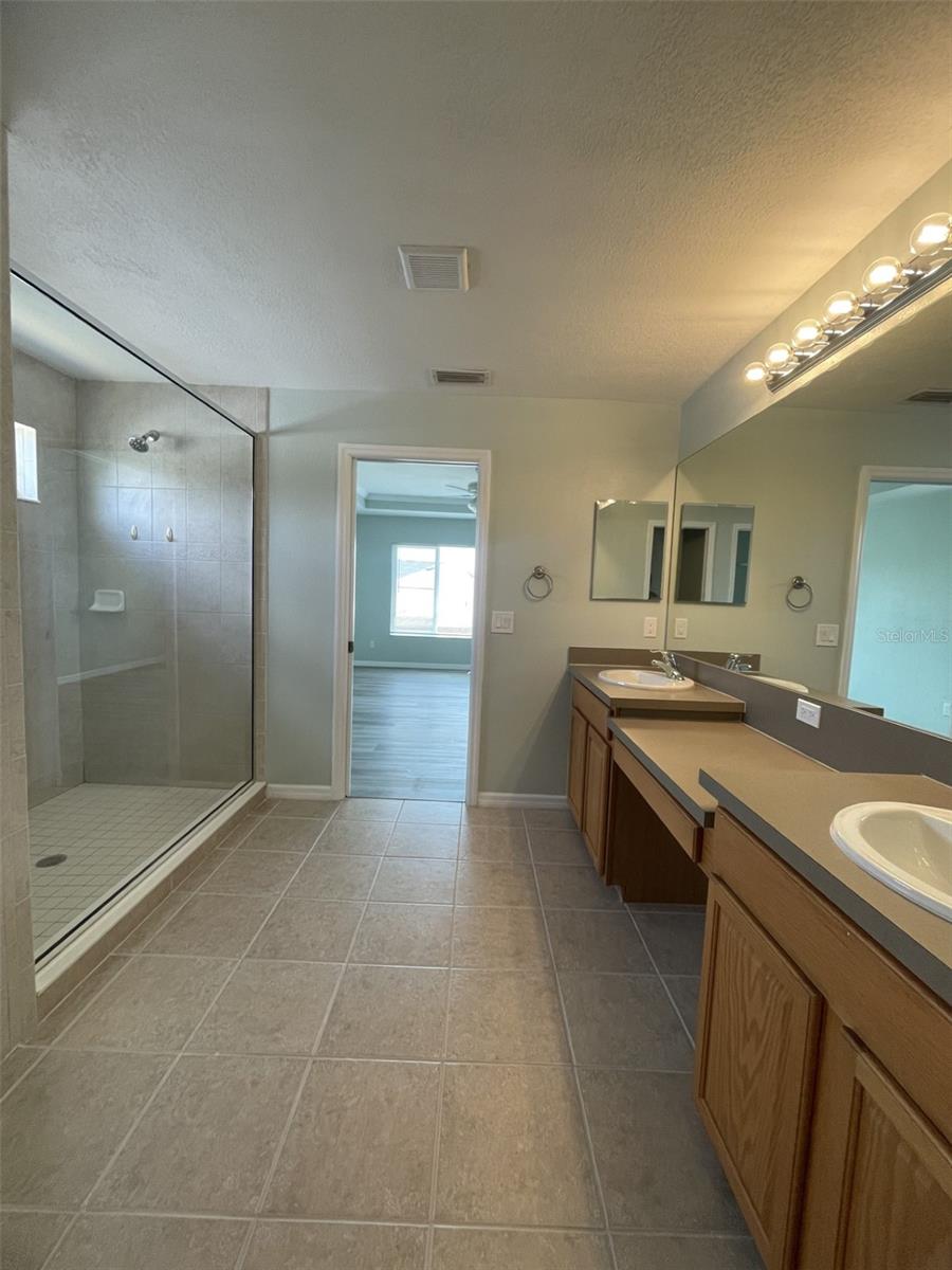 Image 17 of 37 For 2827 Suncoast Lakes Boulevard