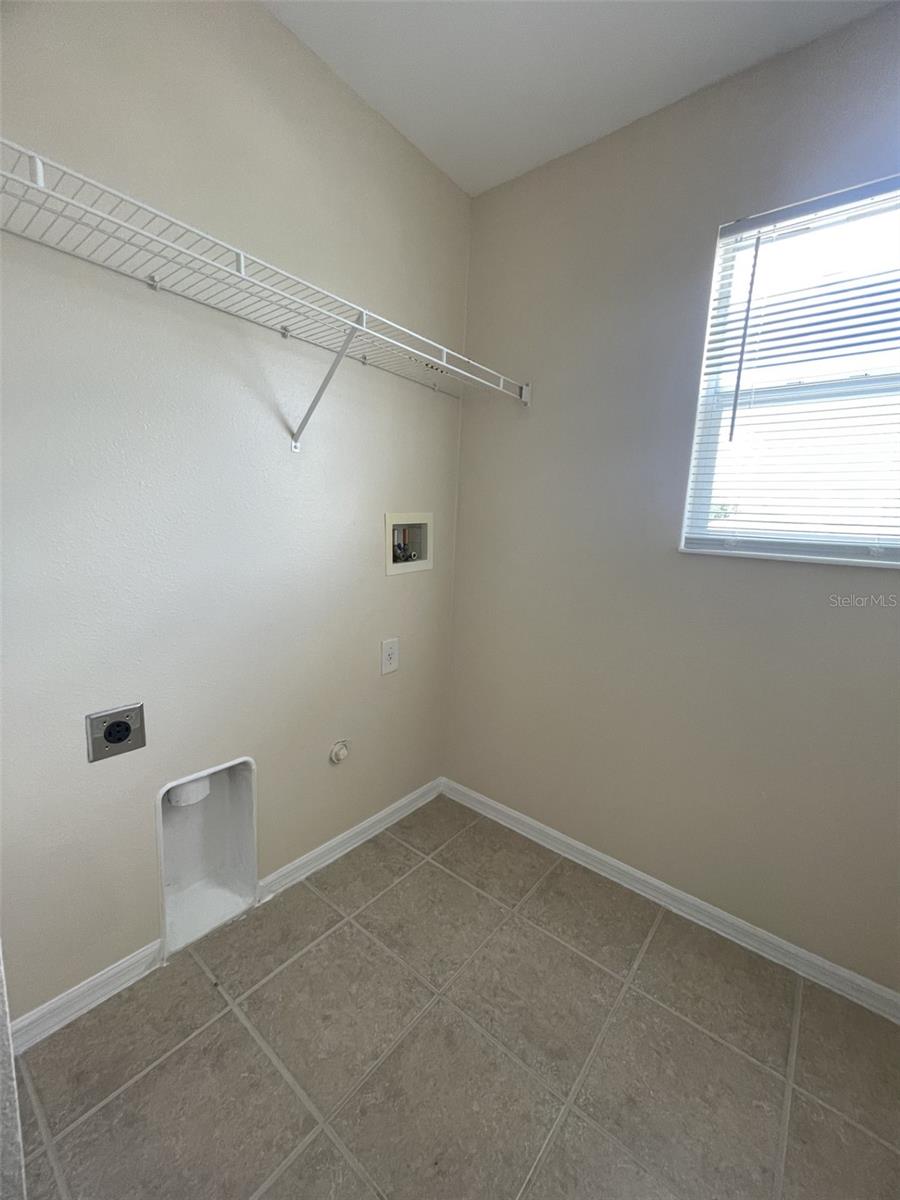 Image 19 of 37 For 2827 Suncoast Lakes Boulevard
