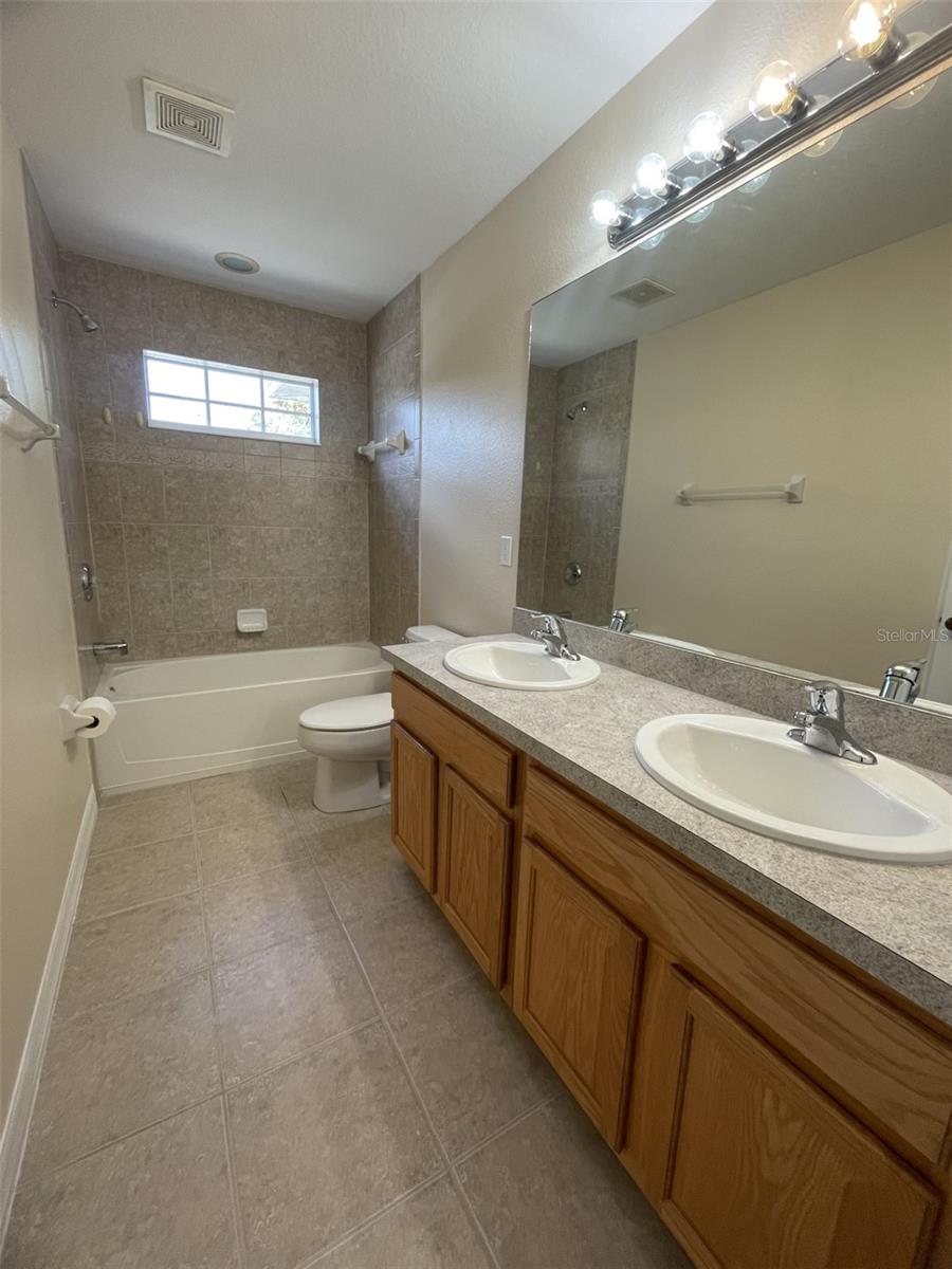 Image 27 of 37 For 2827 Suncoast Lakes Boulevard
