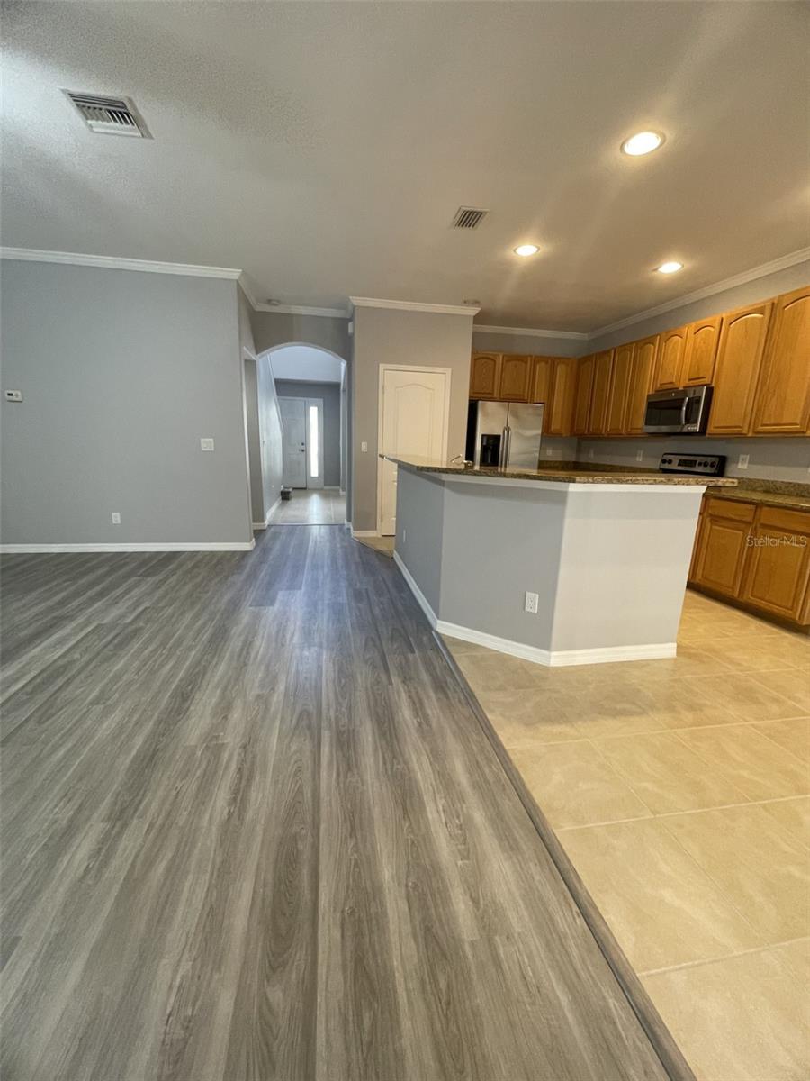 Image 6 of 37 For 2827 Suncoast Lakes Boulevard