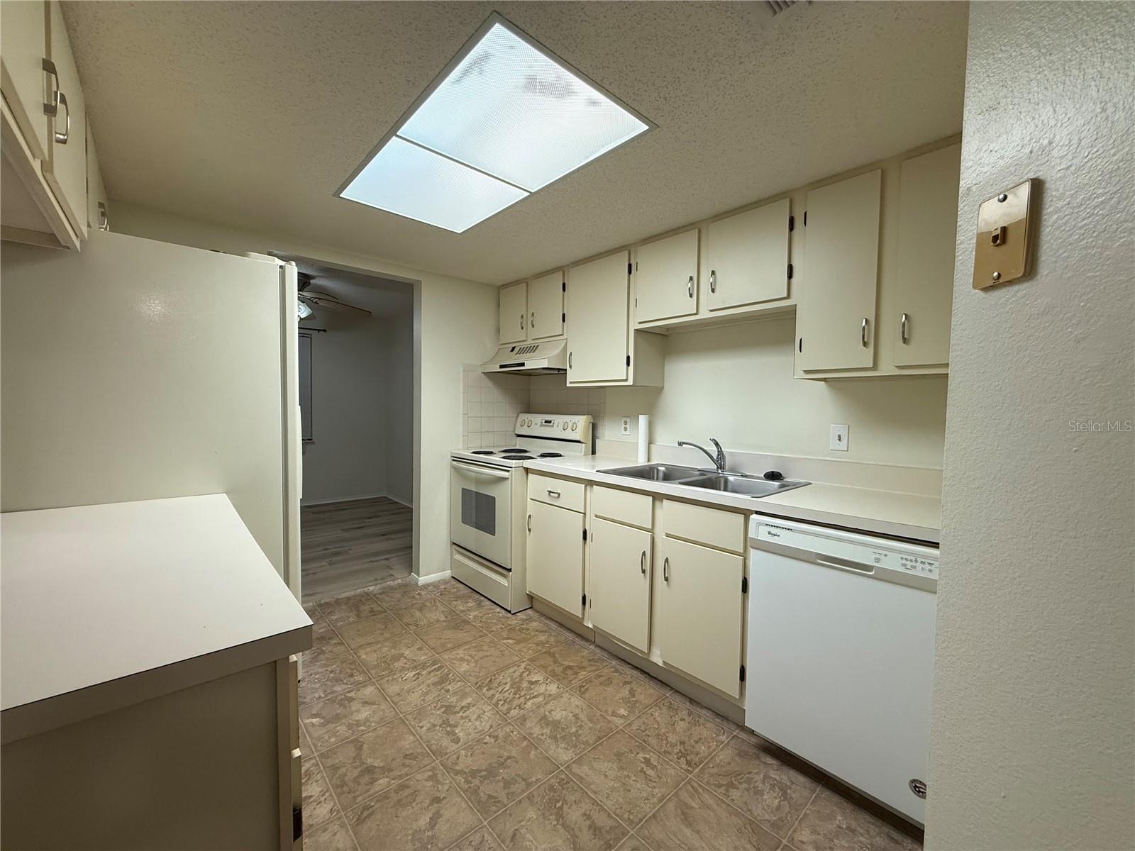 Image 11 of 25 For 4022 Beaver Lane 1000h