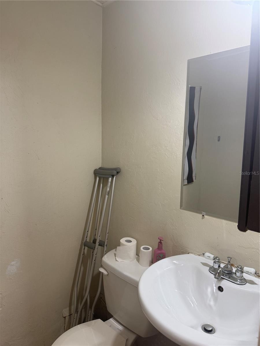 Image 10 of 44 For 528 Briarwood Road