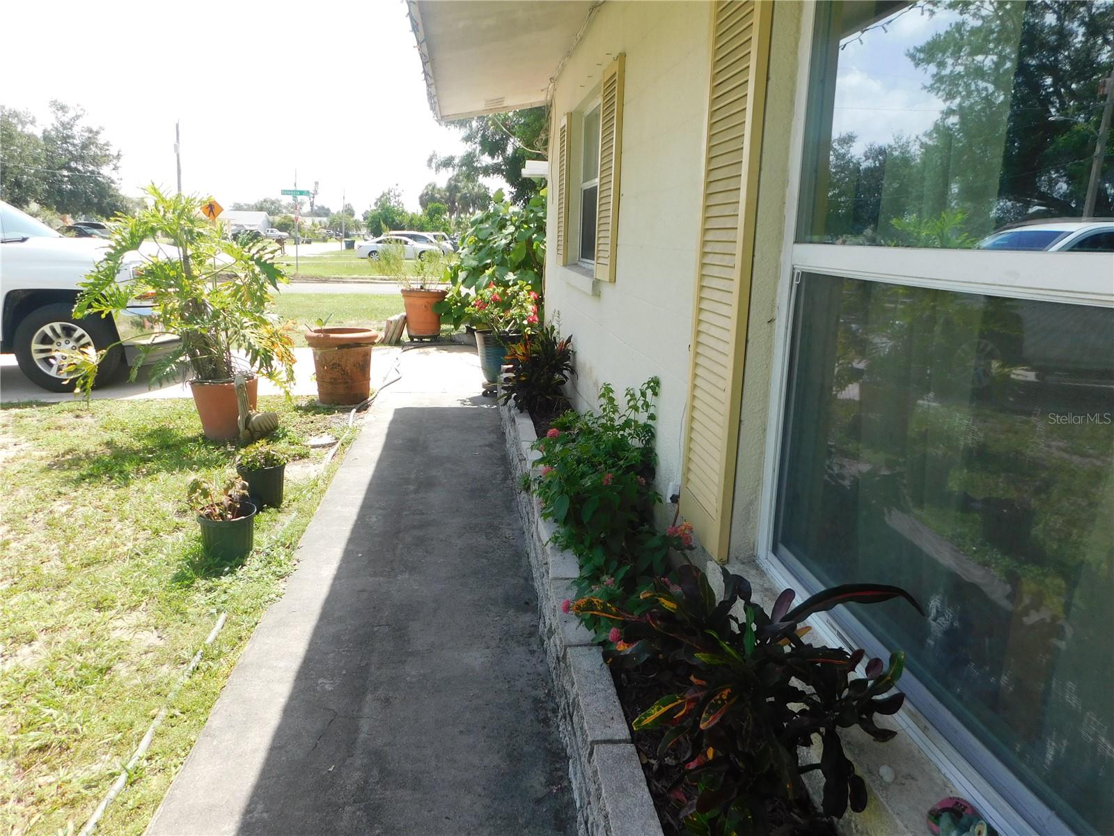 Image 17 of 44 For 528 Briarwood Road