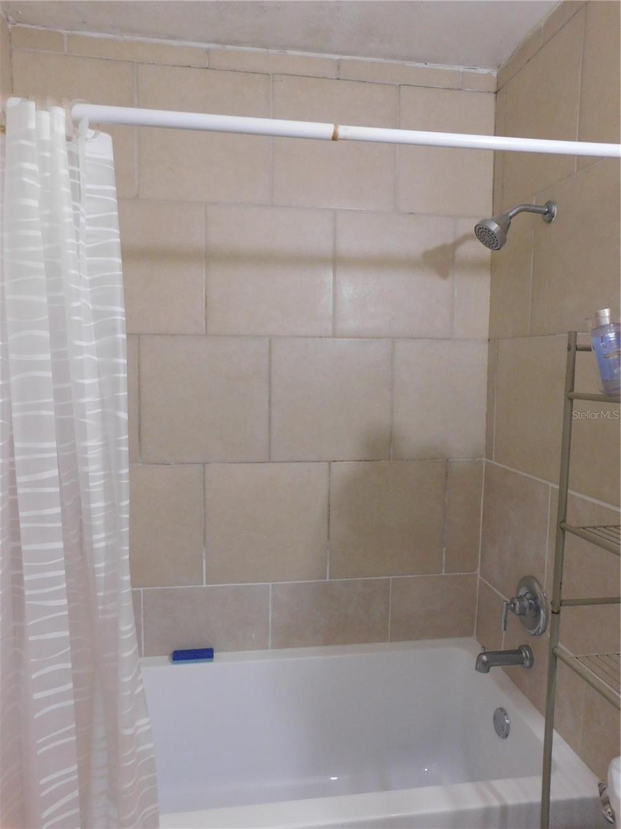 Image 7 of 44 For 528 Briarwood Road