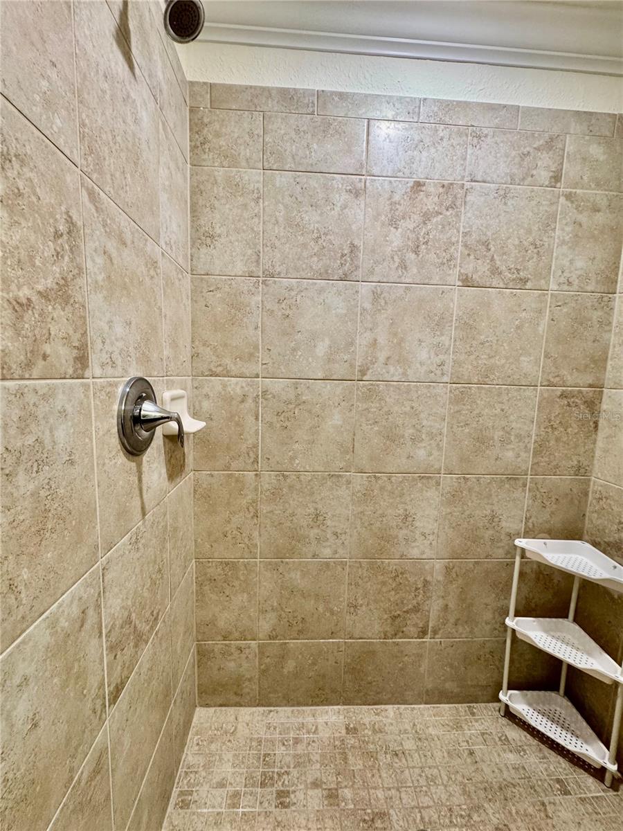 Image 27 of 70 For 16706 Vardon Terrace 104